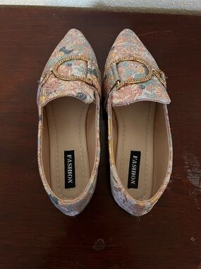Floral Pink Brocade Pointed Toe Loafers with Gold Chain